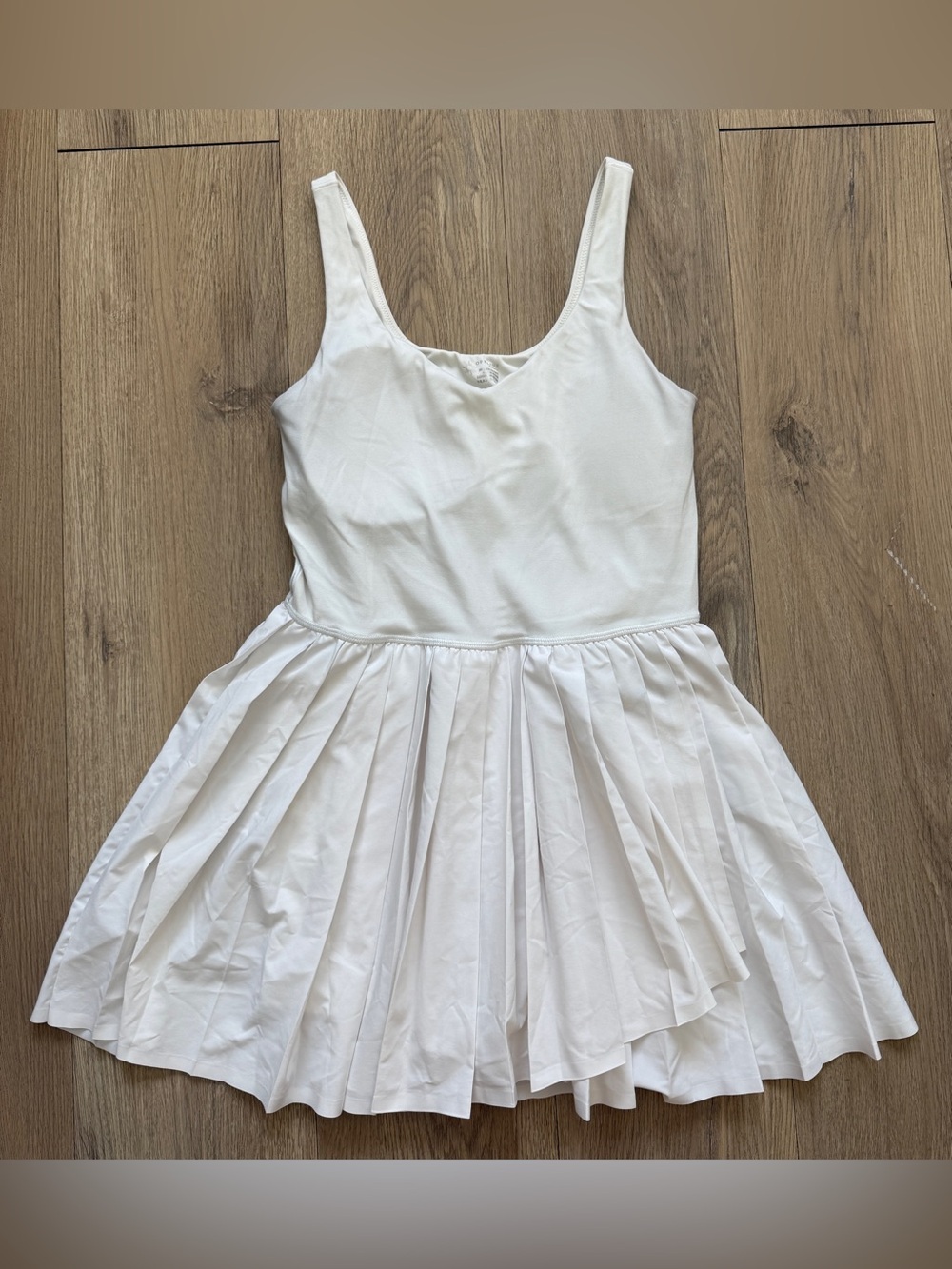 OFFLINE by Aerie You Serve White Pleated Tennis Dress Built-In Shorts Pockets MD